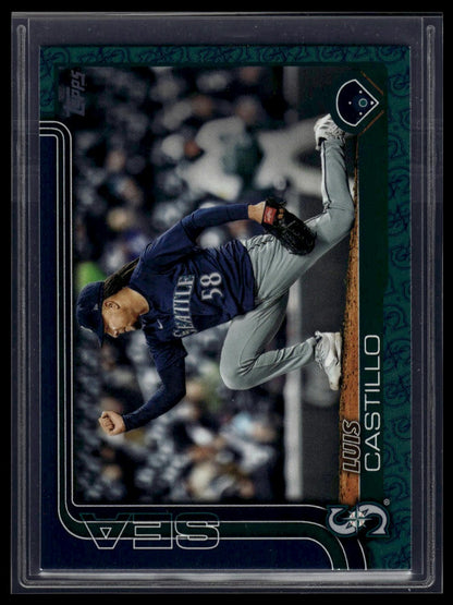 2025 Topps #73 Luis Castillo Team Color Border